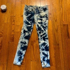 Size 6 stretch jegging bleach jean from American eagle